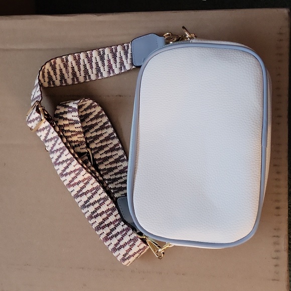 Blue & White quilted crossbody - Picture 2 of 7